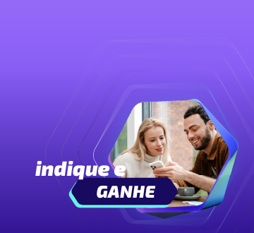 imagem de casal sorrindo com celular na m�o